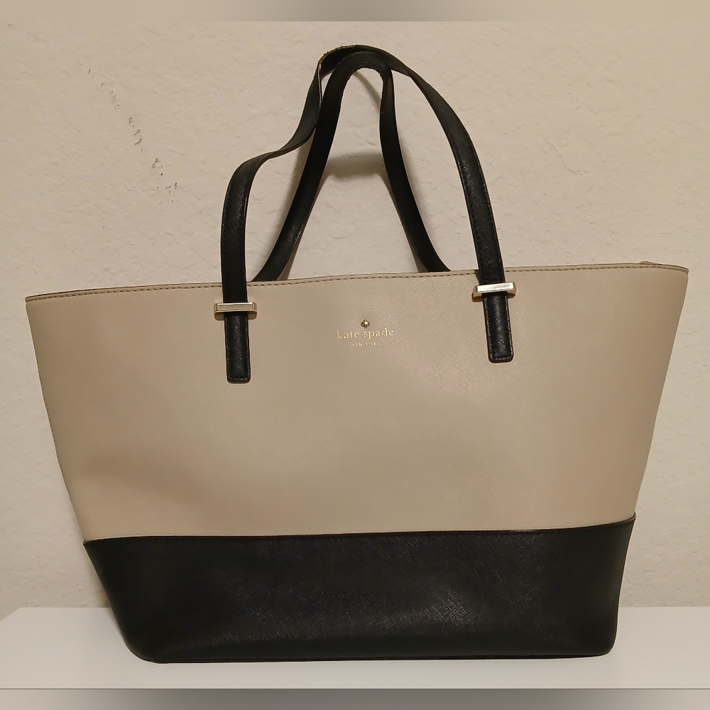 Kate Spade Large Purse With‎ Dust Bag